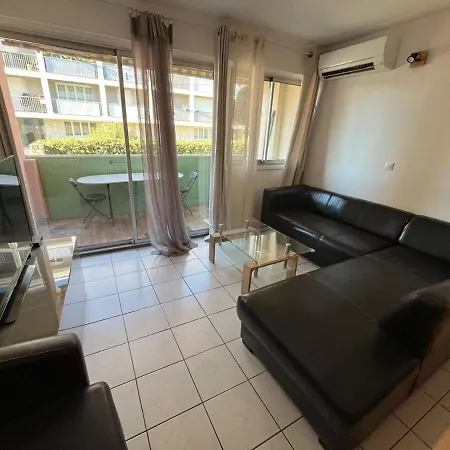 Air Conditioned 270m From Apartment *