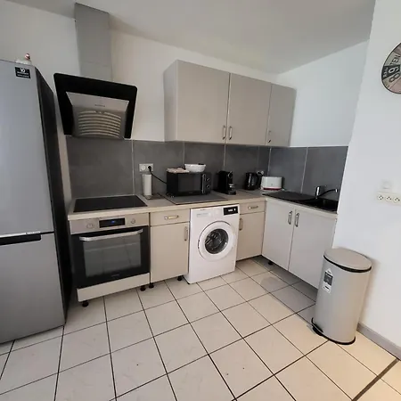 Air Conditioned 270m From *